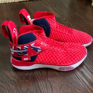 New! Nike Air Zoom UNVRS shoes, size 7